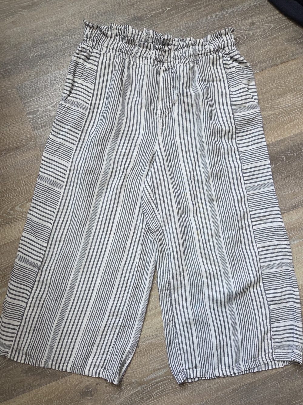 Vince Camuto Size M Linen Gray & White Contrasting Stripes Wide Leg Capri Pants
